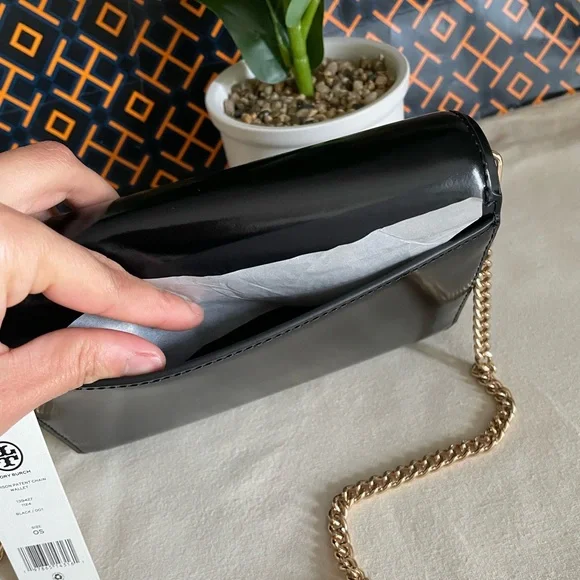 NWT , tory burch Emerson patent chain wallet ( black) crossbody